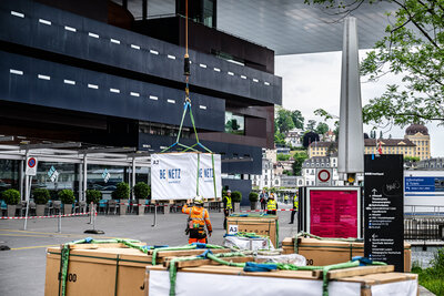 BE Netz installiert die Photovoltaik-Anlage auf dem KKL