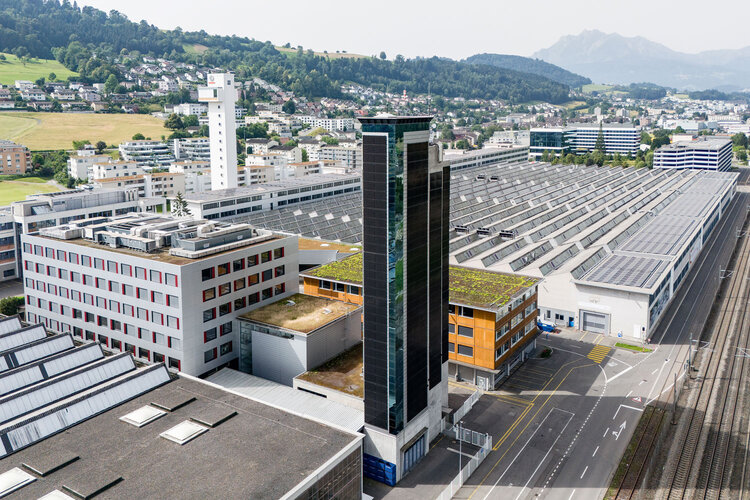 Ref-Artikel: Schindler-Testturm-Fassade