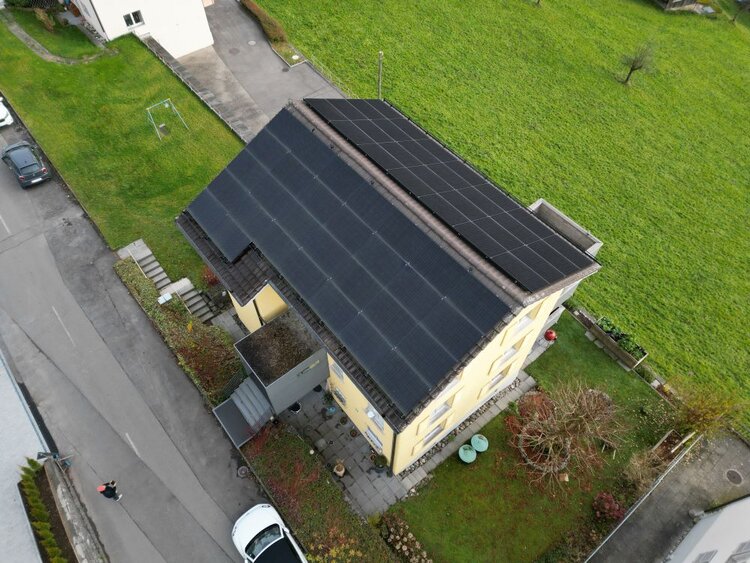 25.23 kWp PV-Anlage mit ZEV und Ladeinfrastruktur in Adligenswil