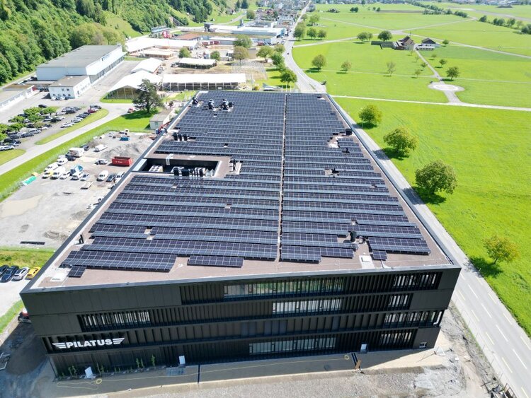 Solaranlage für Pilatus Flugzeugwerke AG
